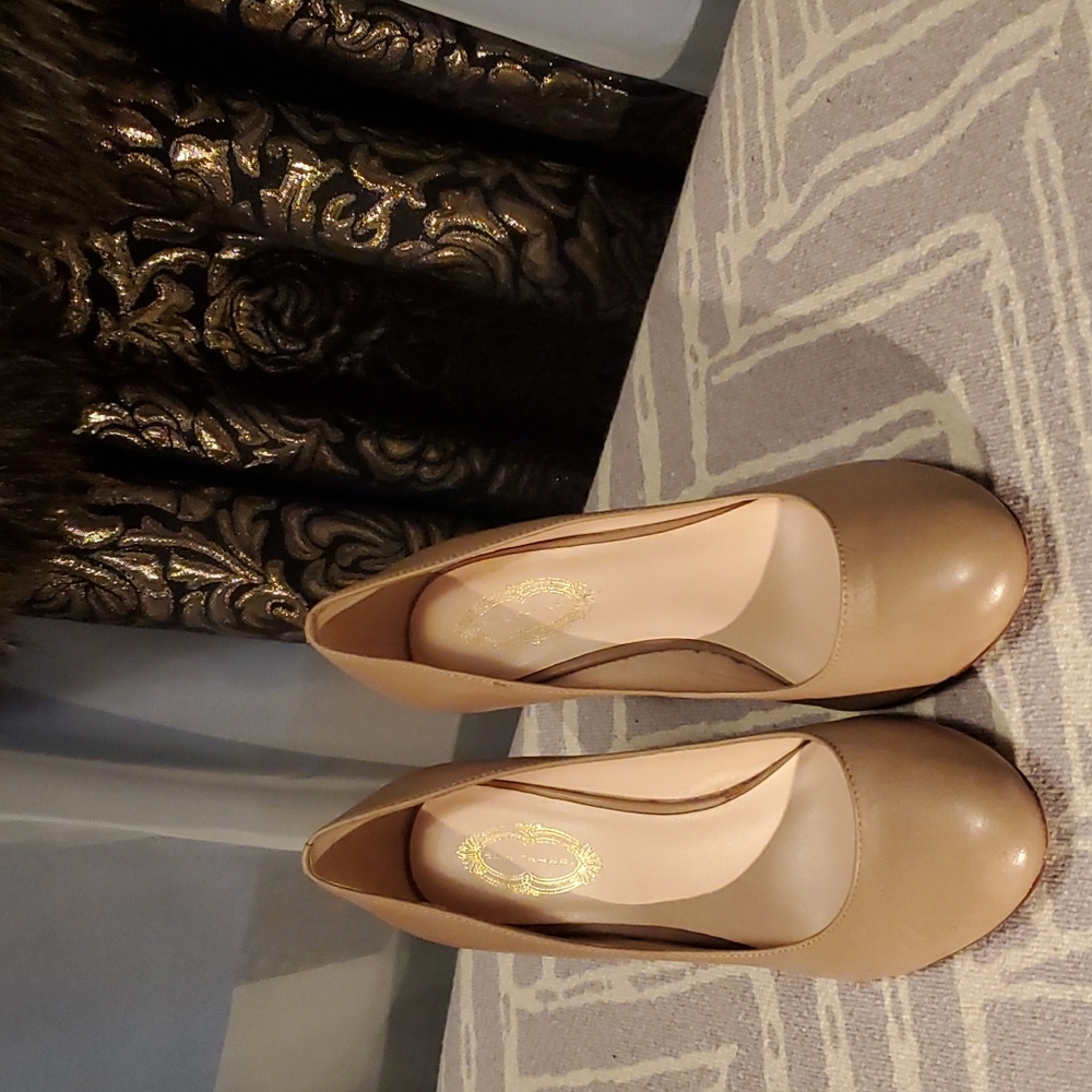 Elie Tahari Tan Wedges